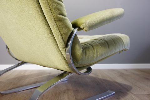 2 Freischwinger Lounge Chairs Flachstahl