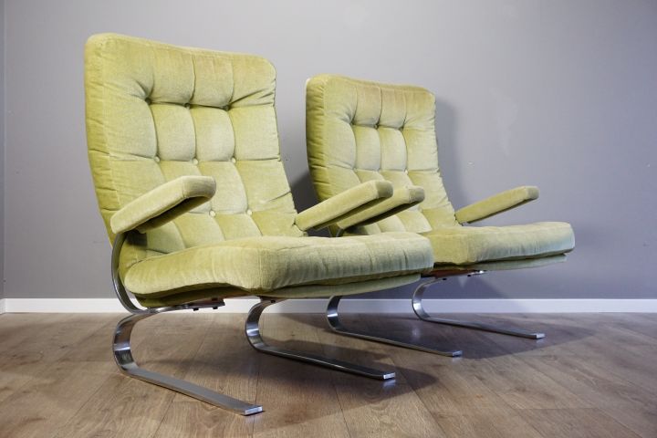 2 Freischwinger Lounge Chairs Flachstahl