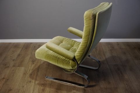 2 Freischwinger Lounge Chairs Flachstahl