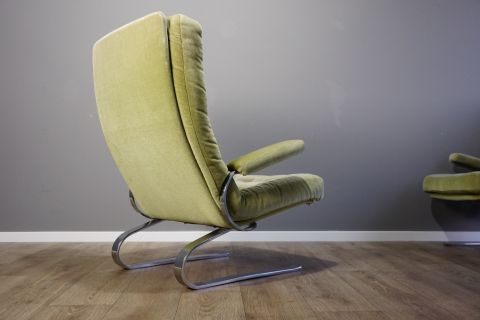 2 Freischwinger Lounge Chairs Flachstahl