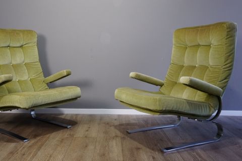 2 Freischwinger Lounge Chairs Flachstahl
