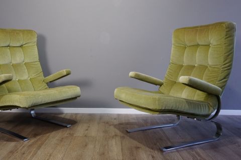 2 Freischwinger Lounge Chairs Flachstahl