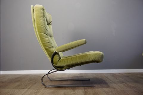 2 Freischwinger Lounge Chairs Flachstahl