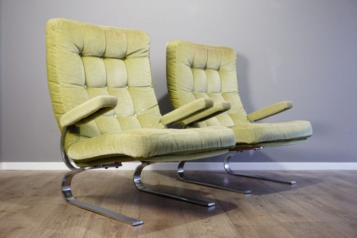 2 Freischwinger Lounge Chairs Flachstahl