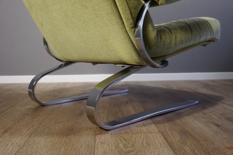 2 Freischwinger Lounge Chairs Flachstahl