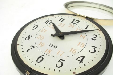 AEG Wanduhr