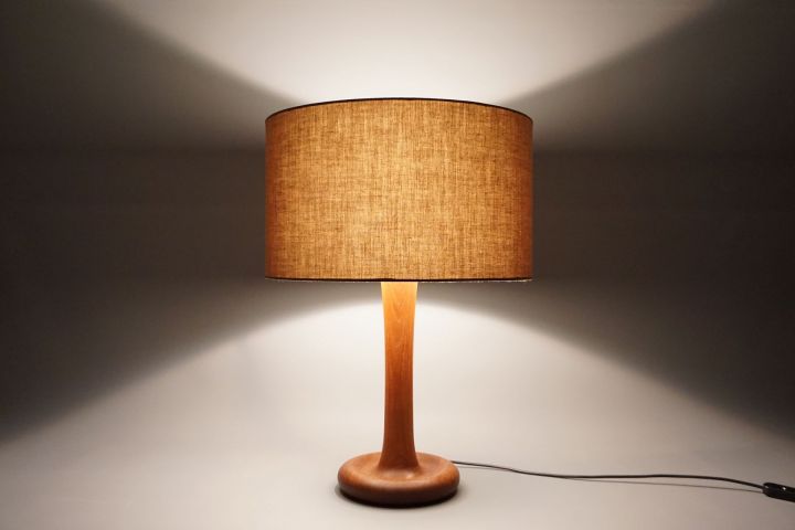 Danish Dyrlund Teak Tablelampe