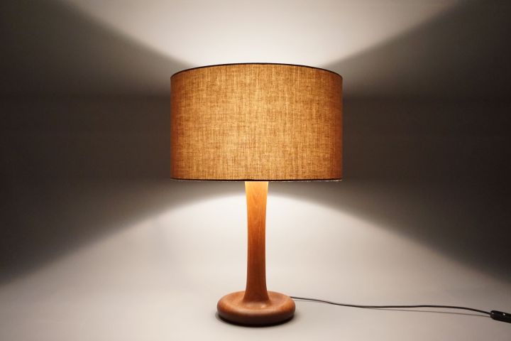 Danish Dyrlund Teak Tablelampe