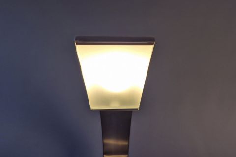 Fase Impala Futuristische V2A Schreibtischlampe