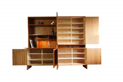 2 x Hans J Wegner RY Møbler Cabinet