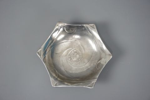 Art Nouveau Fruit Bowl