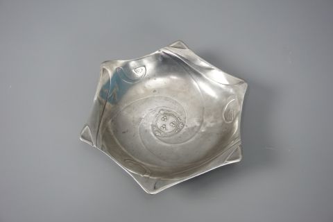 Art Nouveau Fruit Bowl