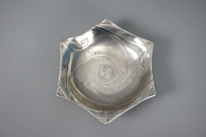 Art Nouveau Fruit Bowl