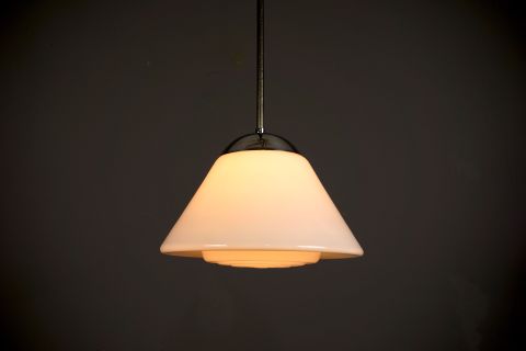 Mithras Bauhaus Lampe Opalglas