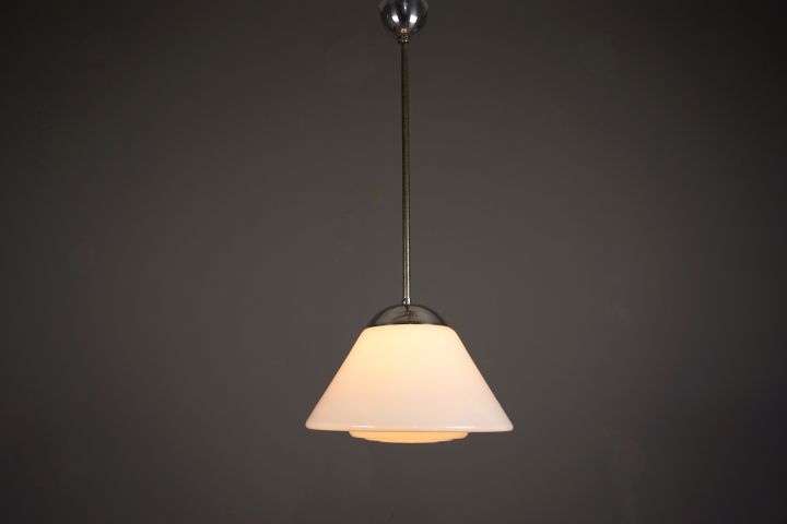 Mithras Bauhaus Lampe Opalglas