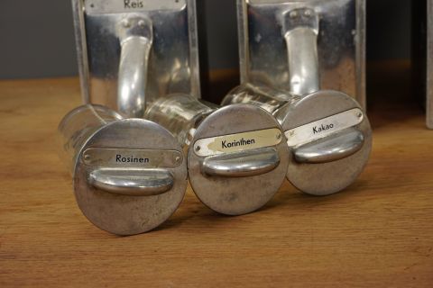 Chutes for Frankfurter Küche