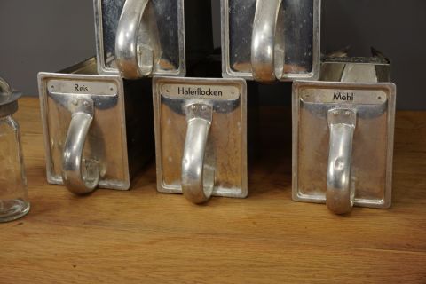 Chutes for Frankfurter Küche