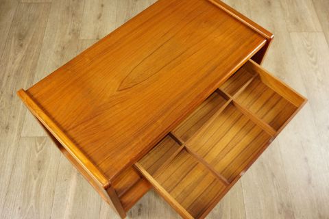Vintage danish Teak Sidetable / Hifi Rack